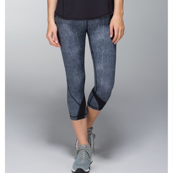 Lululemon Run: Inspire Crop II *All Luxtreme Burlap Texture Black Dune / Black 8 - Picture 1 of 12